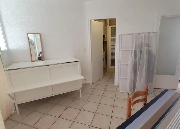 아파트 20 Metres De La *